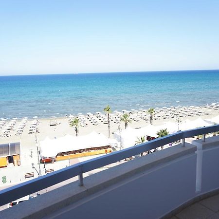 Lazuli Sea View Beachfront Ap 43 Larnaca Bagian luar foto