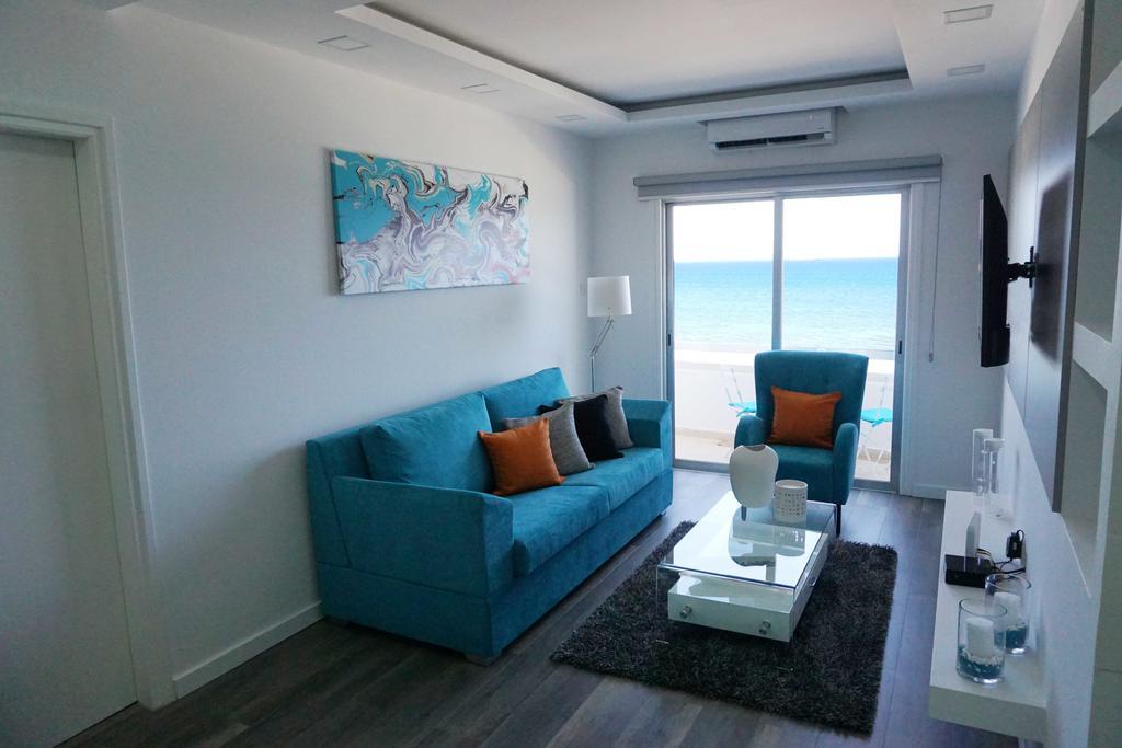 Lazuli Sea View Beachfront Ap 43 Larnaca Bagian luar foto